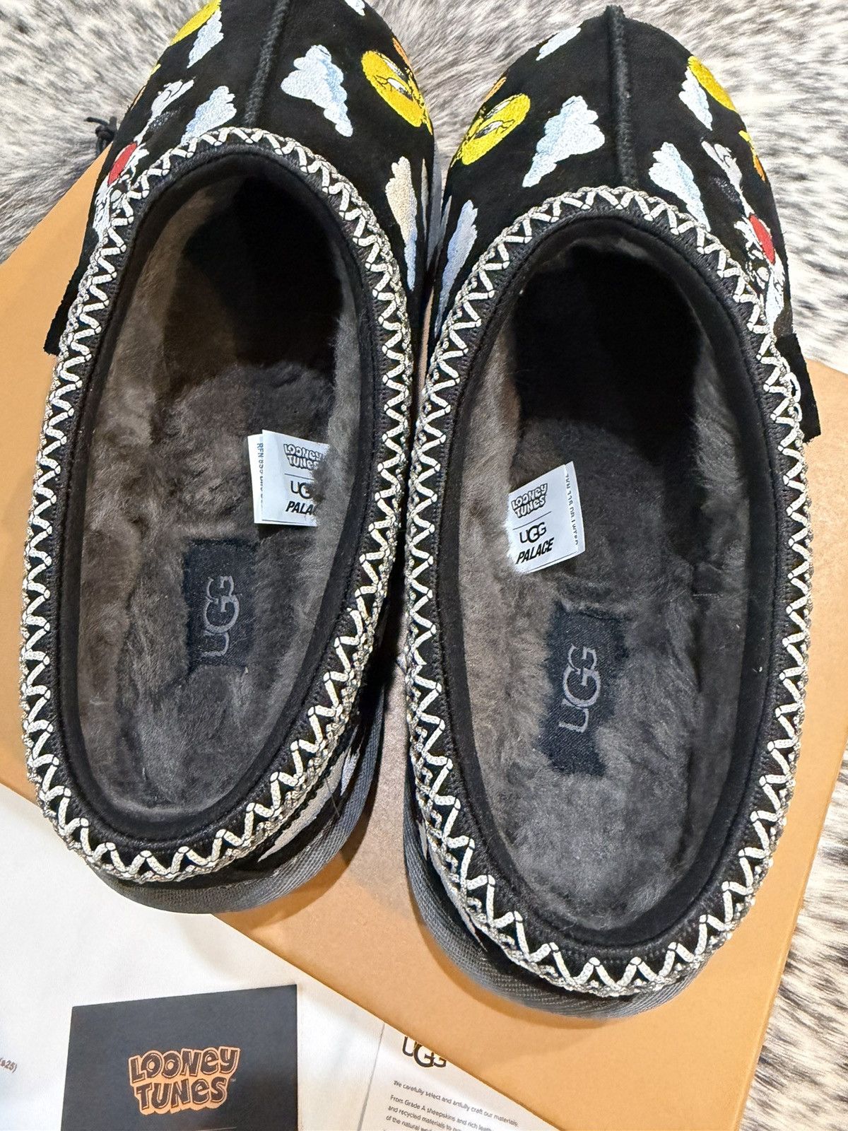 Ugg 2025 Palace x Looney Tunes x Ugg Tasman Size US 9 / EU 42 - 5 Thumbnail