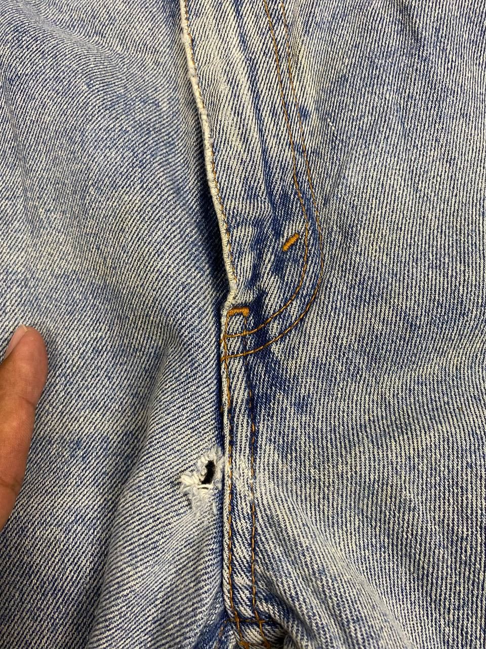 Levi's vintage levis 550 lightwash distressed baggy denim Size US 35 - 11 Thumbnail