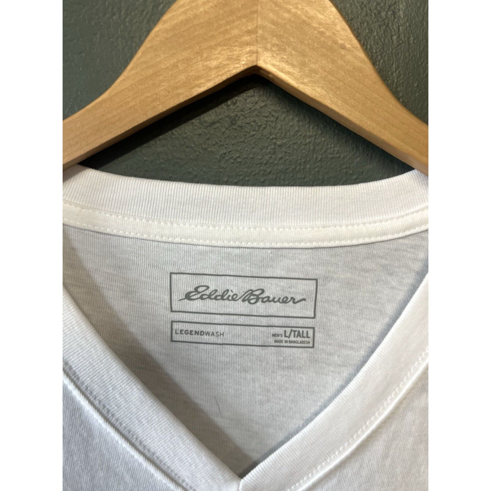 Eddie Bauer Eddie Bauer Mens White Short Sleeve V-Neck T-Shirt L Tall NWT Size US L / EU 52-54 / 3 - 3 Thumbnail