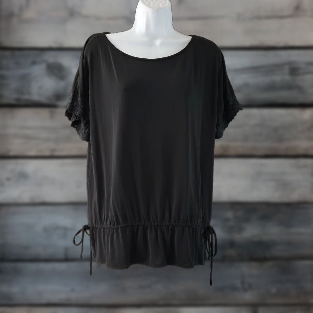 Banana Republic Banana Republic Womens Top Sz Small Solid Black Scallop Short Sleeves Tie Waist Blouse Shirt Adult Small Womens Black Size S / US 4 / IT 40 - 1 Thumbnail