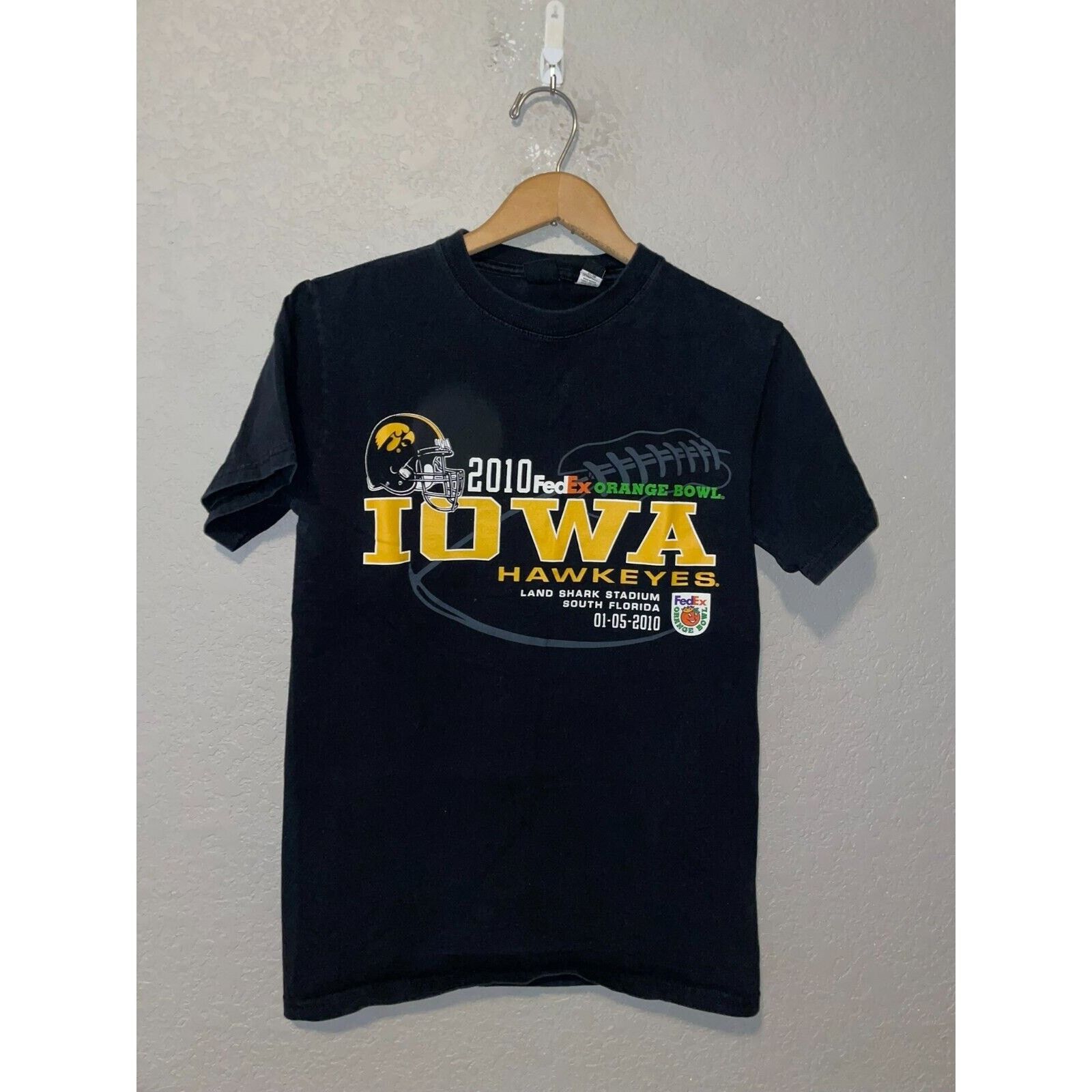NCAA Iowa Hawkeyes Shirt FedEx Orange Bowl Black Tee Graphic S Size US S / EU 44-46 / 1 - 1 Thumbnail