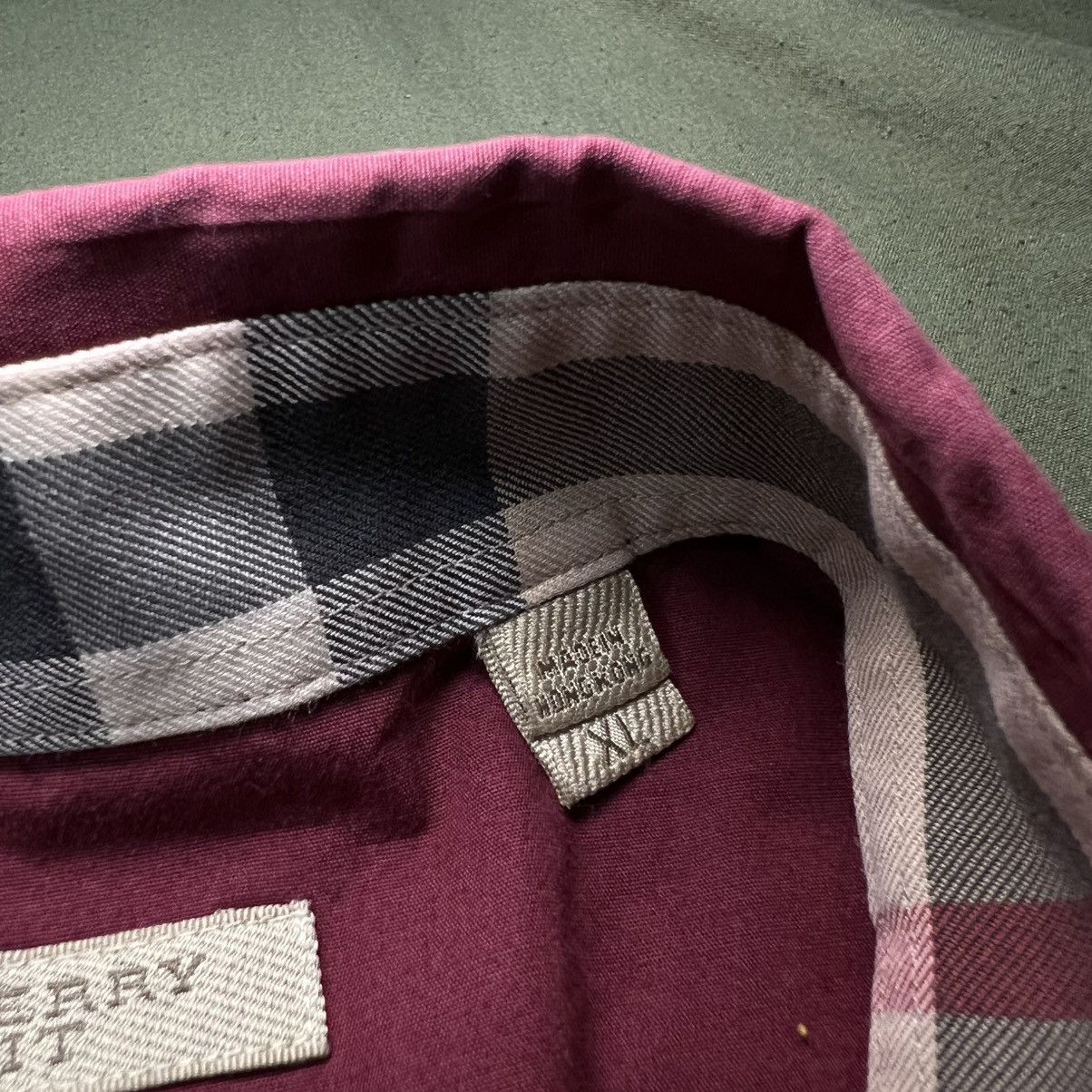 Burberry Burberry button up and plaid collar shirt Size US XL / EU 56 / 4 - 5 Thumbnail