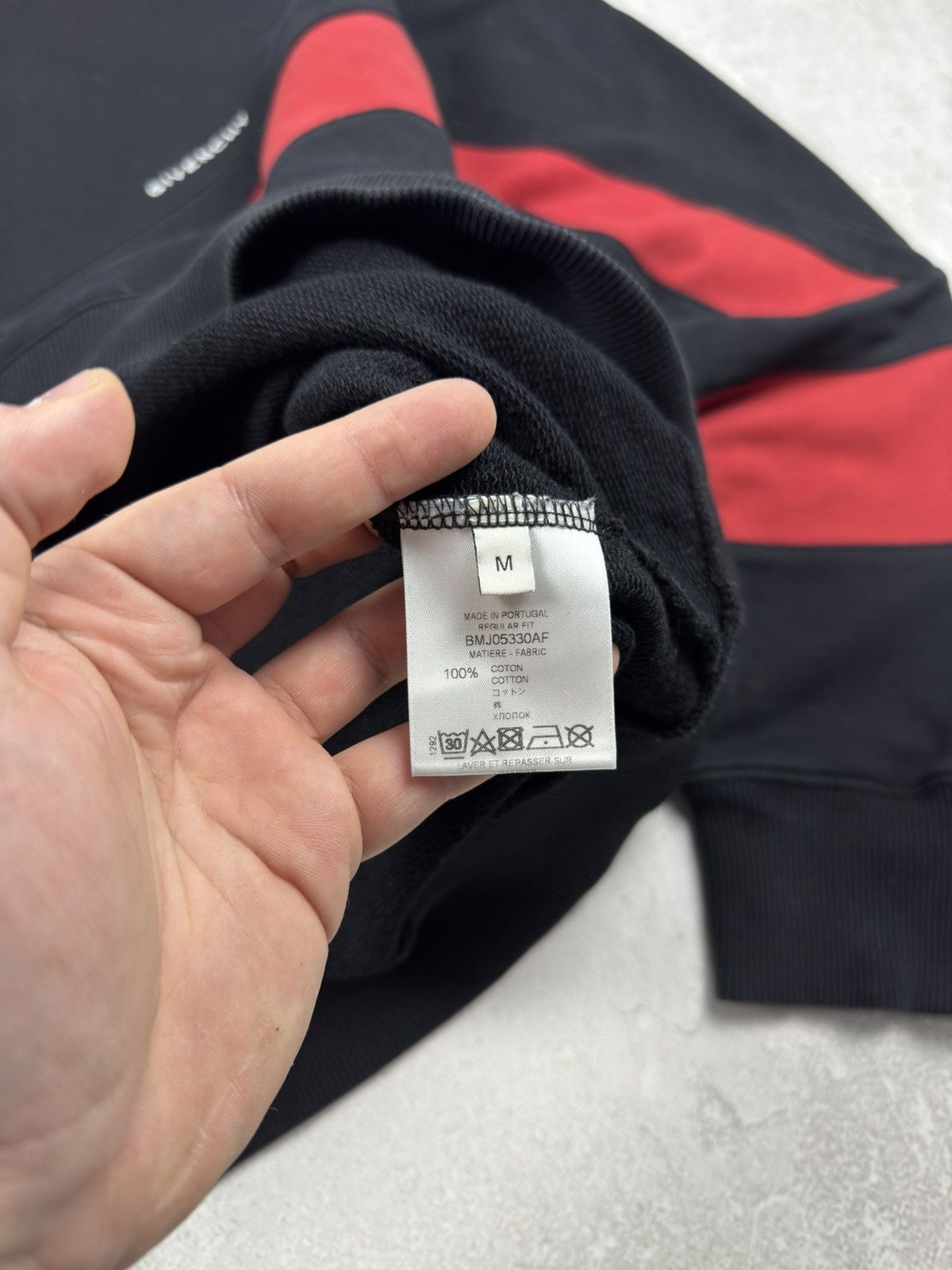 Givenchy Givenchy Band Insert Crew Neck Black/Red Sweatshirt size M Size US M / EU 48-50 / 2 - 6 Thumbnail
