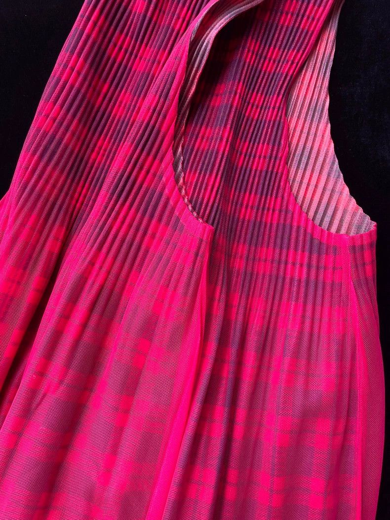 Issey Miyake Issey Miyake size:3 Red cream puff dress Size XS / US 0-2 / IT 36-38 - 4 Thumbnail
