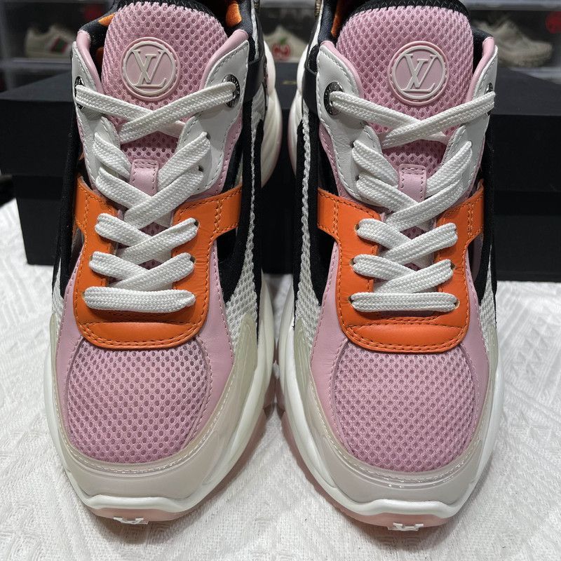 Louis Vuitton Louis Vuitton Run 55 Casual Sneakers for Women -2505 Size US 6 / IT 36 - 9 Thumbnail