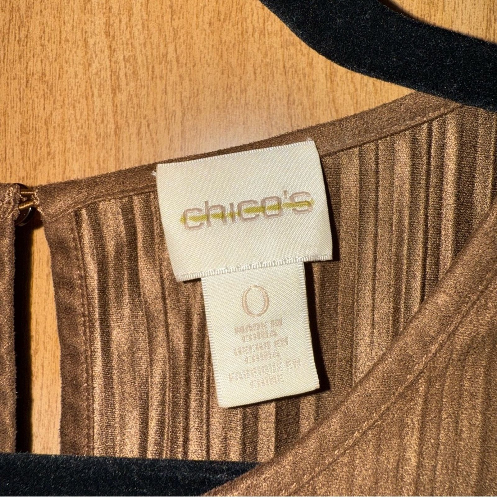 Chicos Chico’s cold shoulder long sleeve striped blouse size 0. Size ONE SIZE - 4 Thumbnail
