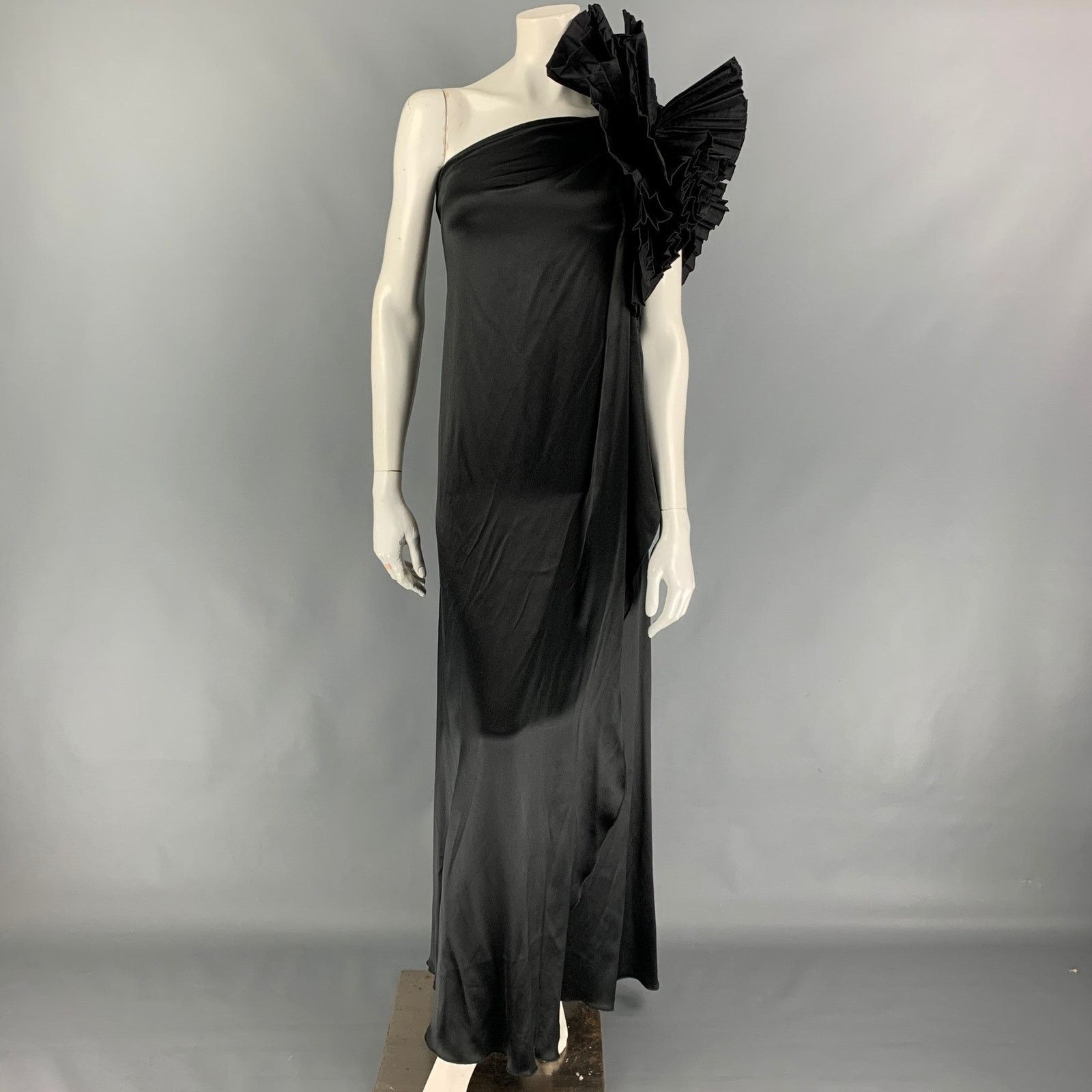 Marc Jacobs Size 0 Black Silk Ruffle Sleeve Asymmetrical Gown Size XS / US 0-2 / IT 36-38 - 1 Thumbnail