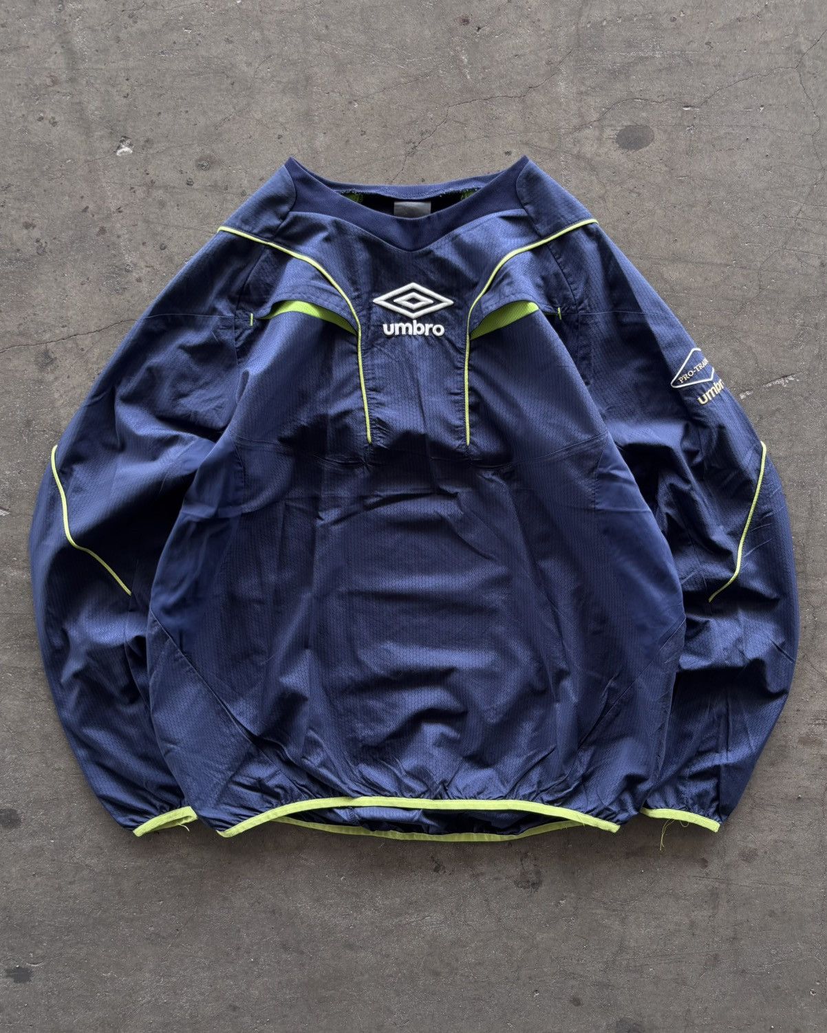Umbro Umbro Center Logo Windbreaker Jersey Size US XL / EU 56 / 4 - 1 Thumbnail