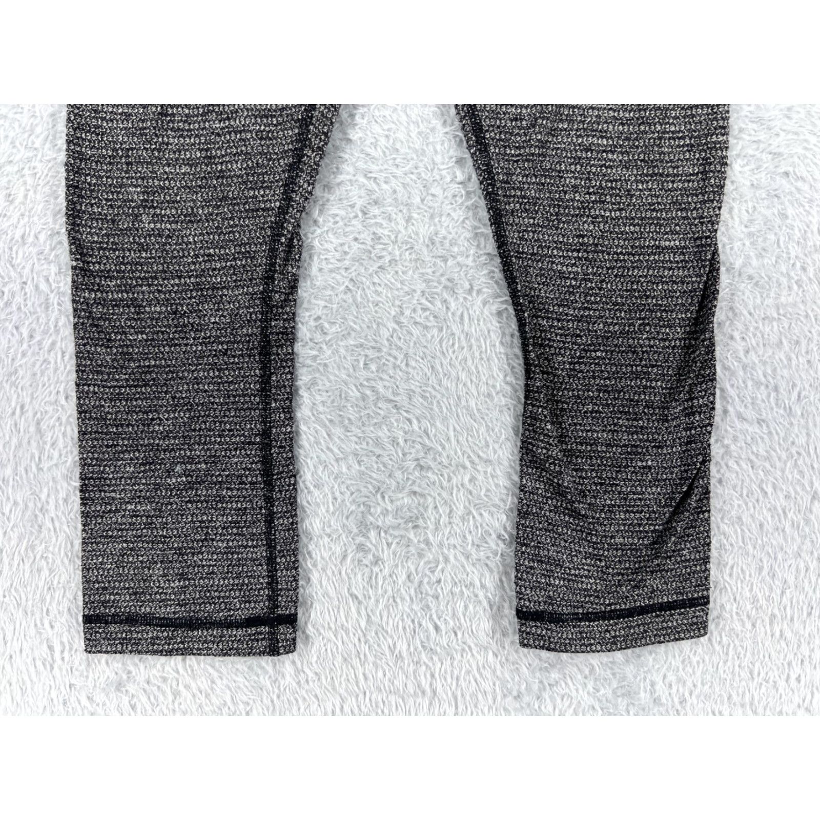Lululemon VINTAGE Lululemon Wunder Under Pants Womens 6 Gray Cropped 21 in Inseam Athletic Yoga Stretch W6889S Size 28" / US 6 / IT 42 - 2 Thumbnail