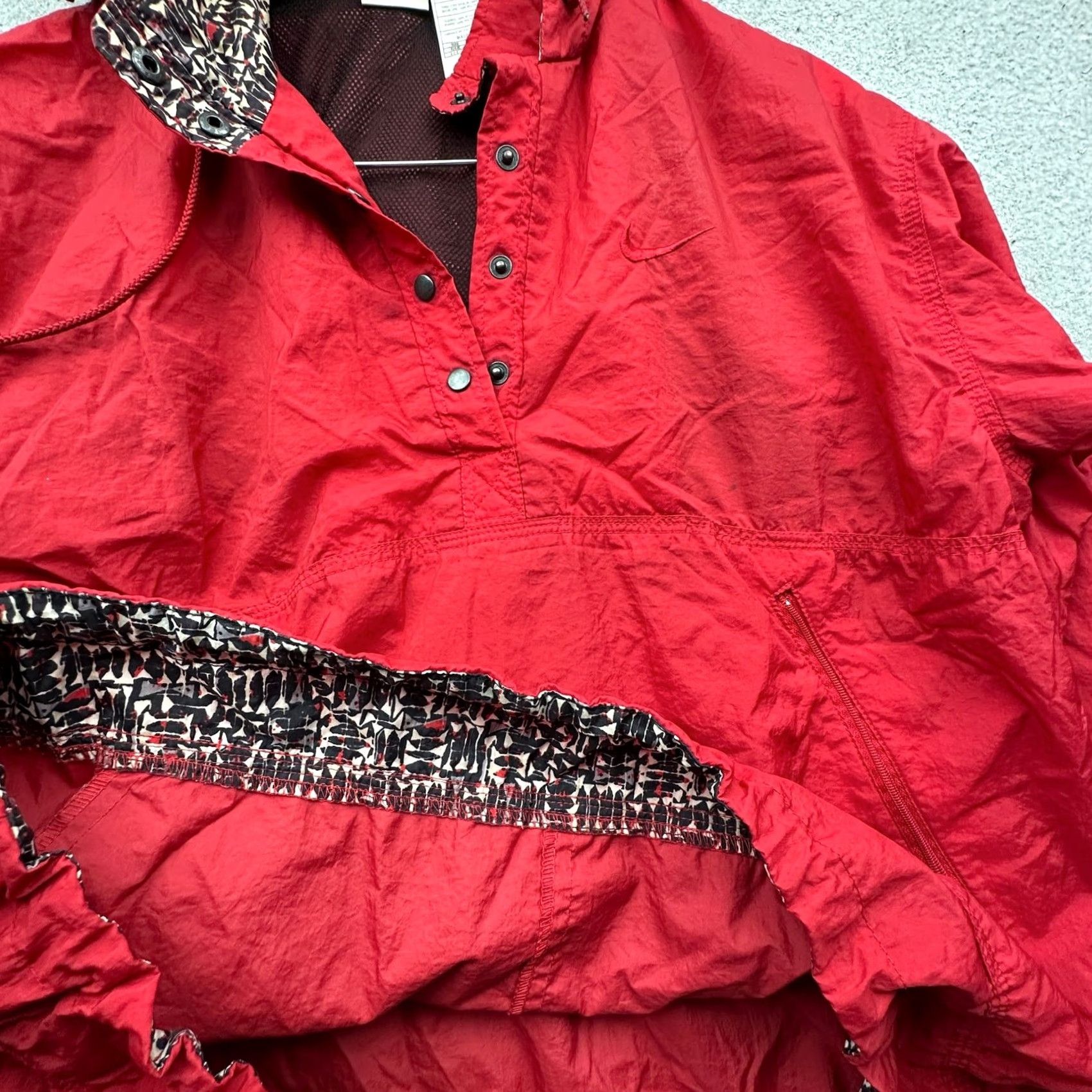 Nike VINTAGE Nike Nylon Windbreaker Jacket Womens Small Hooded Red 90s Windbreaker Zip Full Zip Zipper Logo S Size S / US 4 / IT 40 - 7 Thumbnail