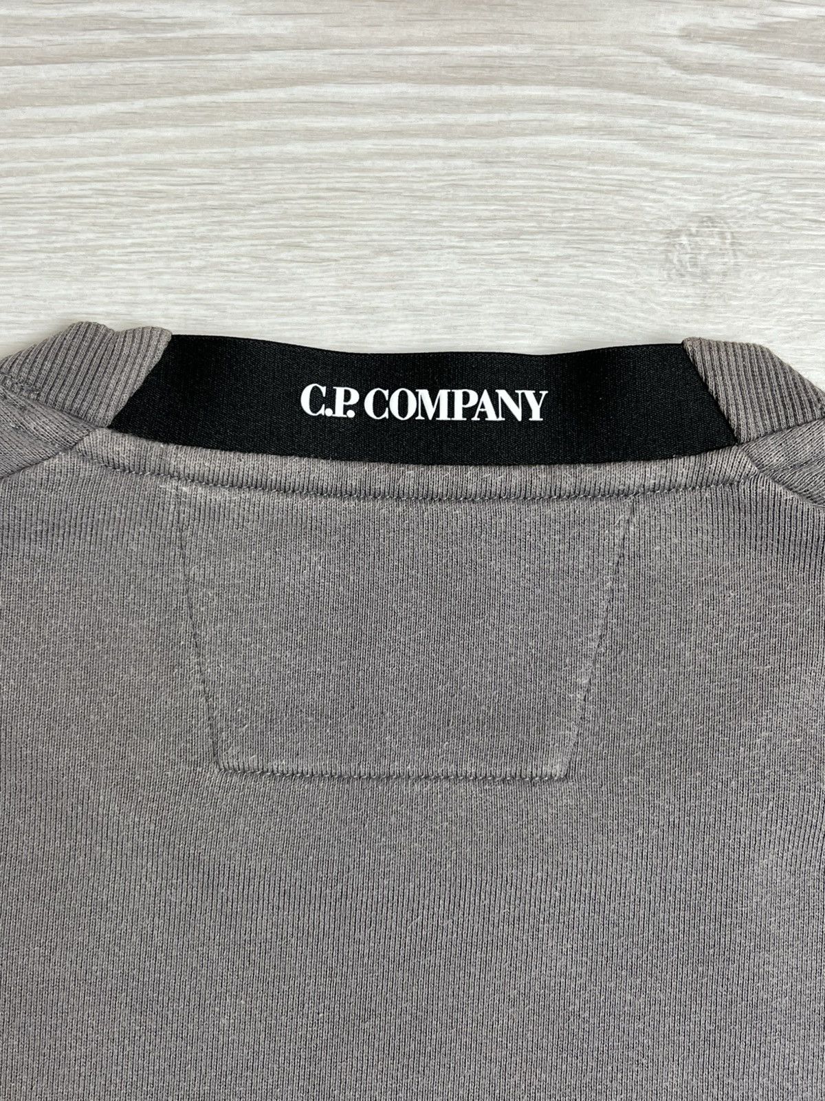 C.P. Company C.P. Company Arm Lens Crewneck Sweatshirt Grey SS20 Size US S / EU 44-46 / 1 - 12 Thumbnail