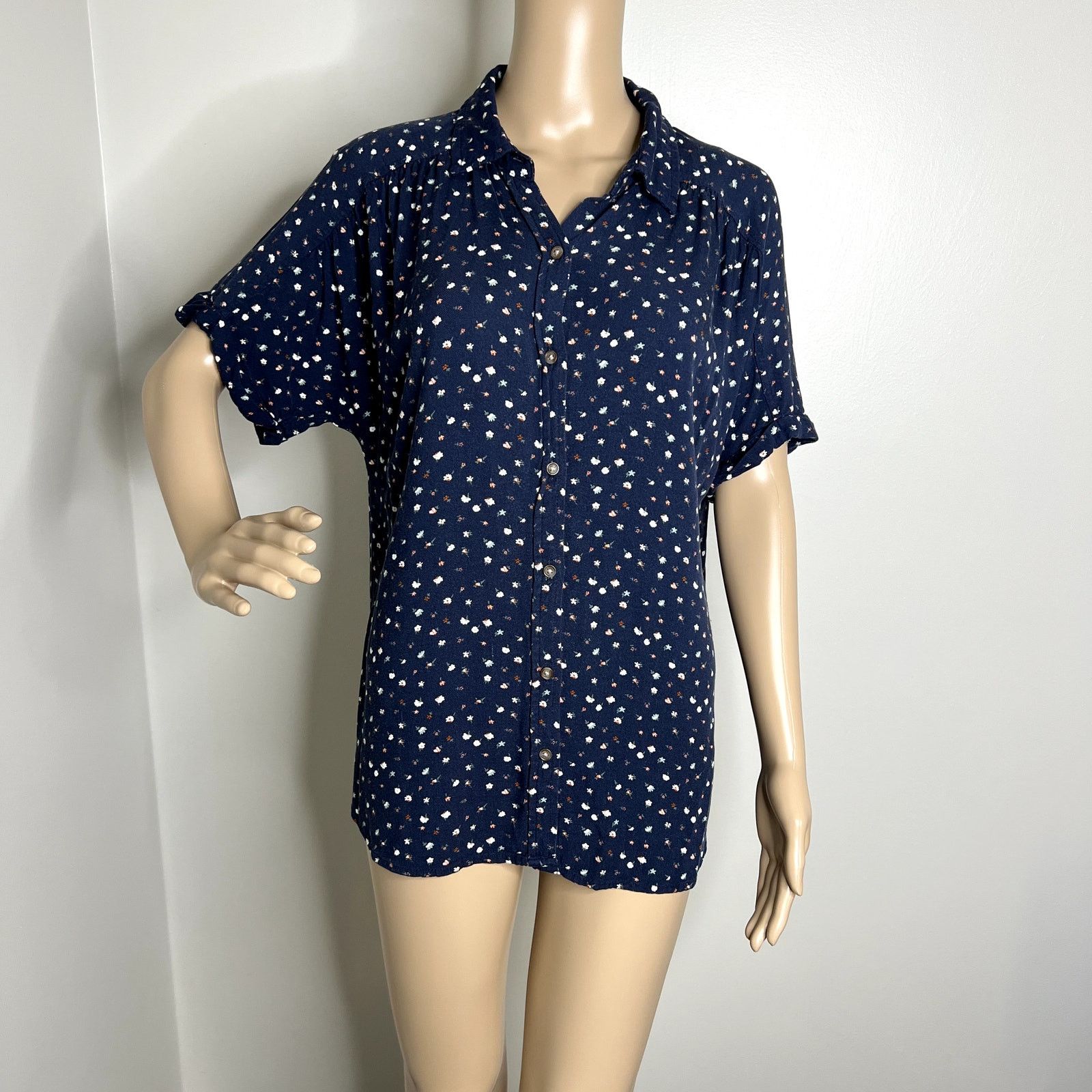 Other Universal Thread Blue Floral Button Down Top Size M / US 6-8 / IT 42-44 - 9 Thumbnail