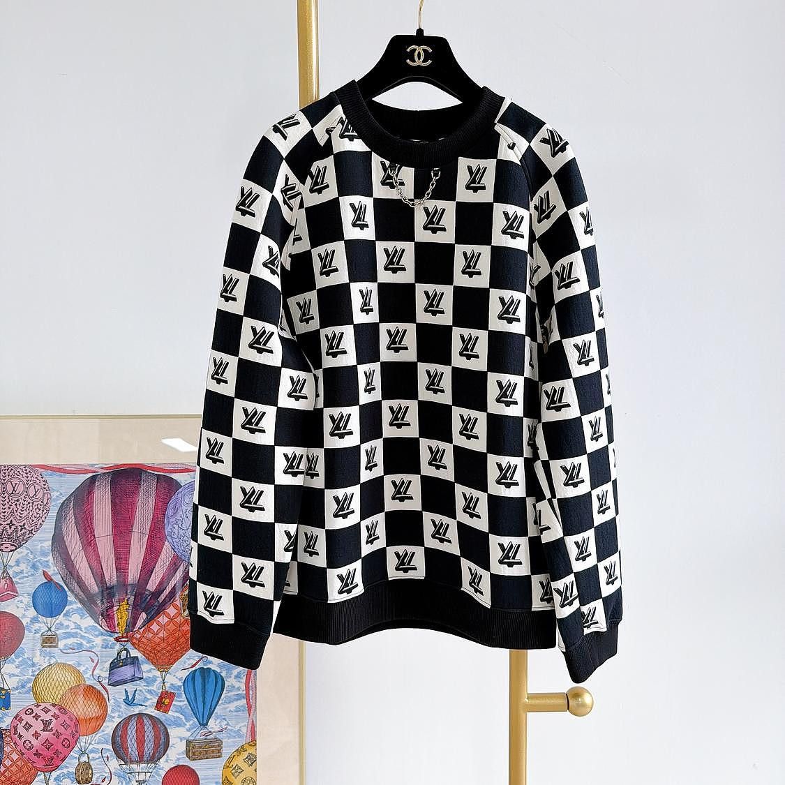 Louis Vuitton Louis Vuitton Damier Chain Crewneck Sweater Size L Size US L / EU 52-54 / 3 - 1 Thumbnail