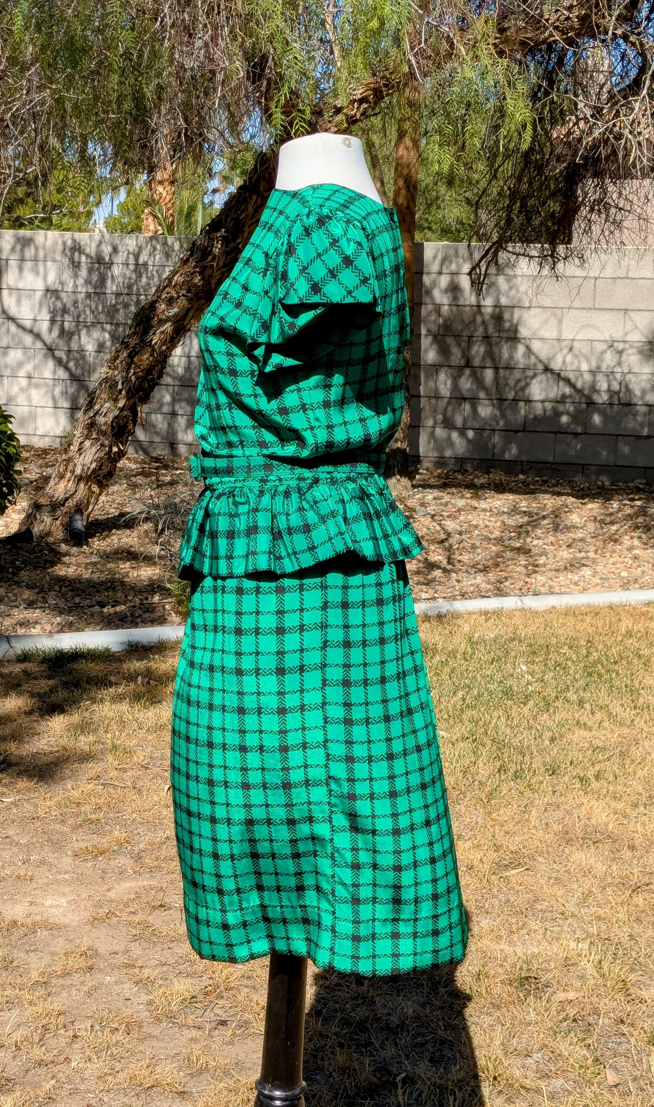 Vintage 1970s Petite Ladies Knitwear Peplum Button-Front Maxi Dress Size M / US 6-8 / IT 42-44 - 3 Thumbnail