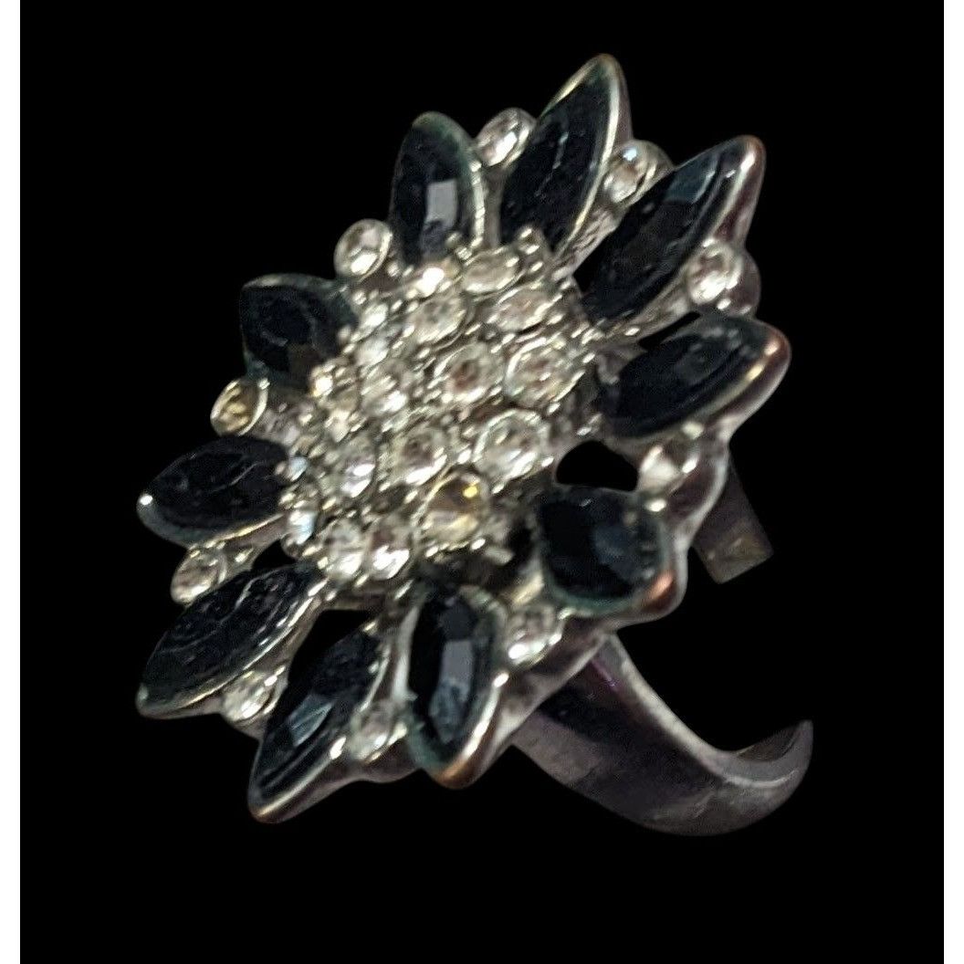 Other Black And Silver Tone Rhinestone Flower Ring Size 8 Size ONE SIZE - 2 Thumbnail