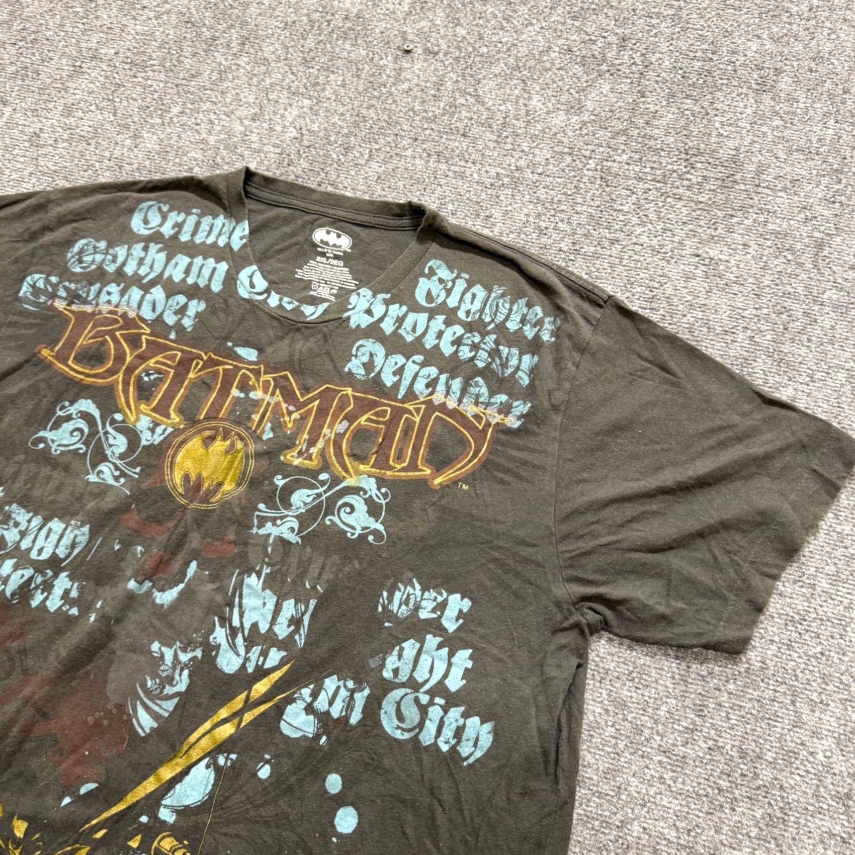 DC Comics VINTAGE Batman T-shirt Mens 2XL Gray Black AOP Y2K Grunge 90s Faded DC Comics Shirt Mens 2XL Gray Black AOP Grunge 90s DC Comics Size US XXL / EU 58 / 5 - 2 Thumbnail