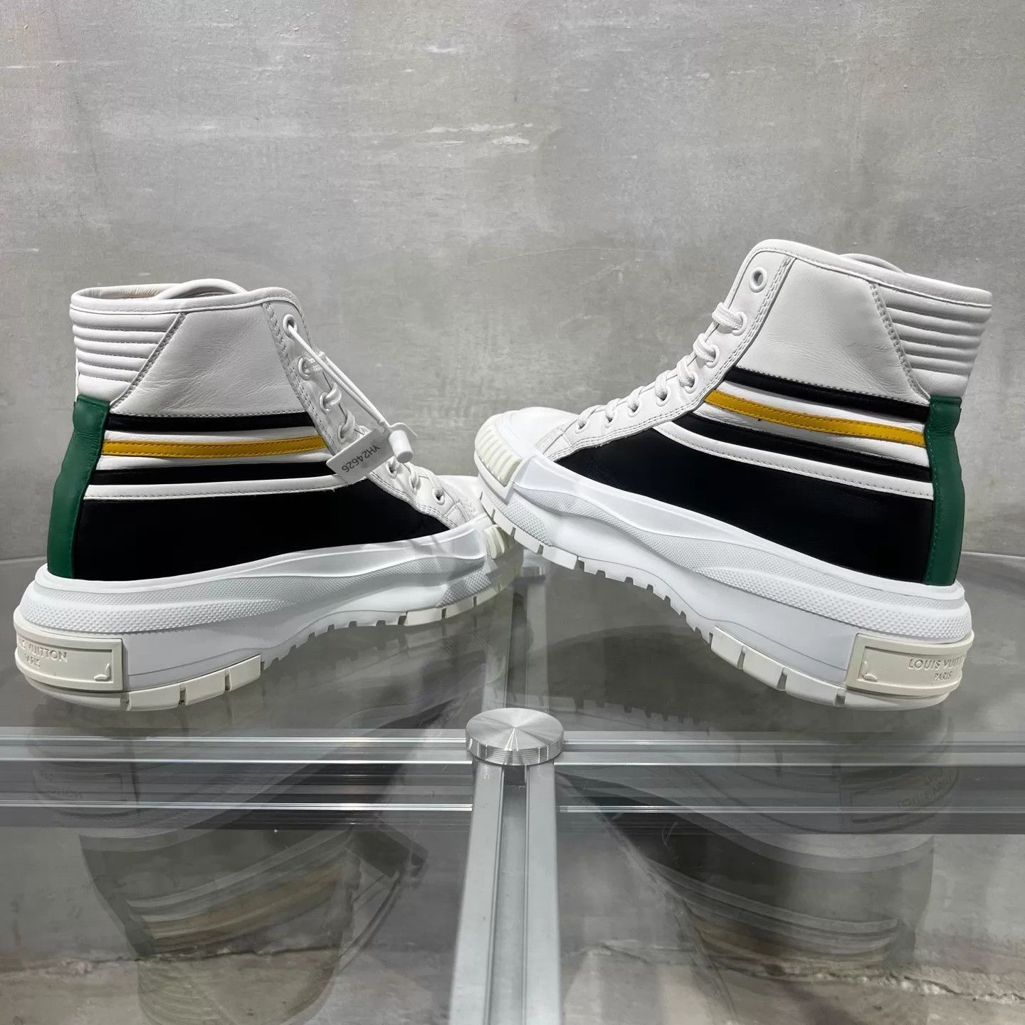 Louis Vuitton LV platform cookies sneakers black/white UK4/38 Size US 7.5 / IT 37.5 - 5 Thumbnail