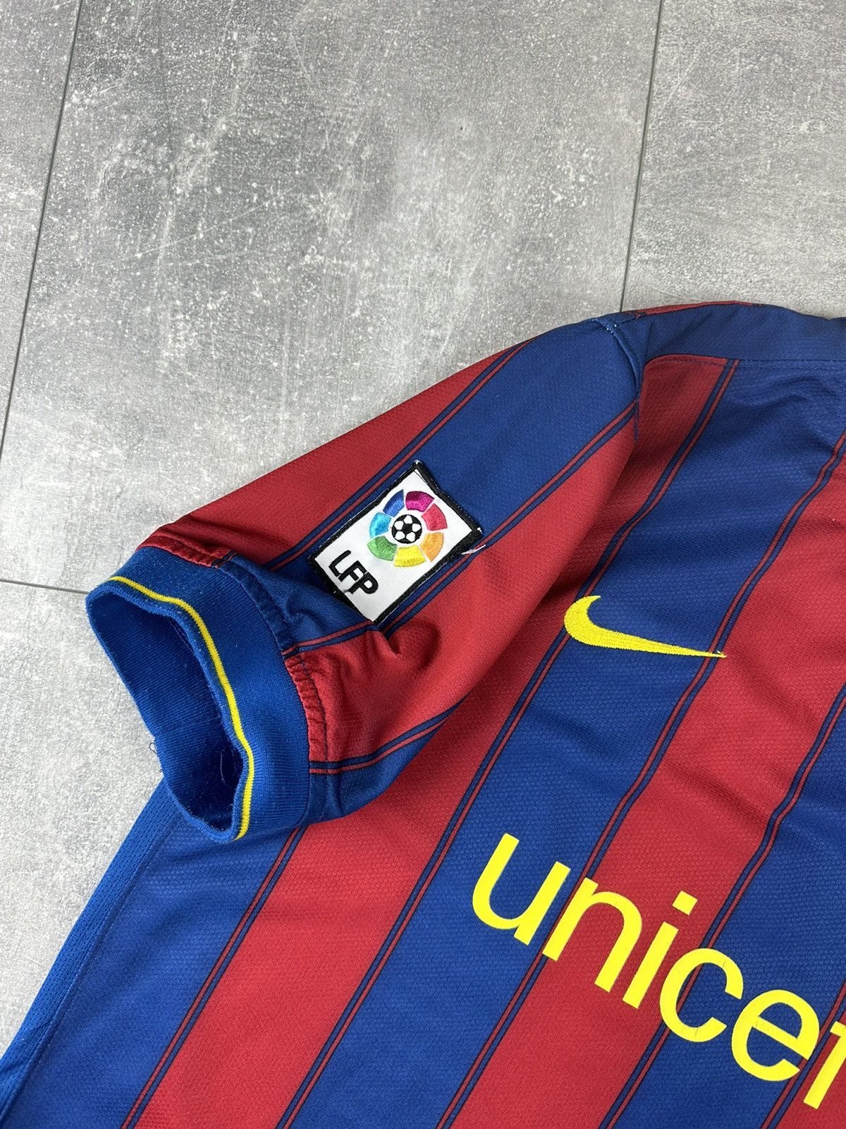Nike Nike Barcelona FC #9 Ibrahimovic 2009/10 Home Soccer Jersey Size US M / EU 48-50 / 2 - 12 Thumbnail