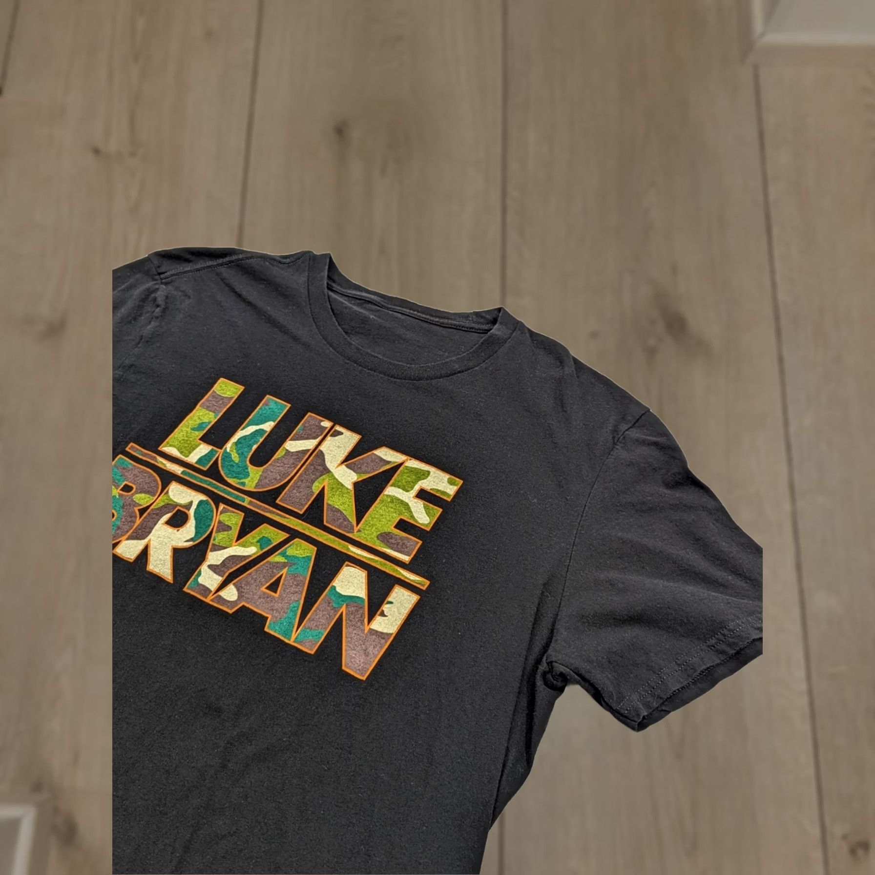 Vintage LUKE BRYAN 2018 What Makes You Country Black Tour Concert T-SHIRT M/L Shirt Unisex Adults Graphic Tee Kansas? Size US L / EU 52-54 / 3 - 1 Thumbnail