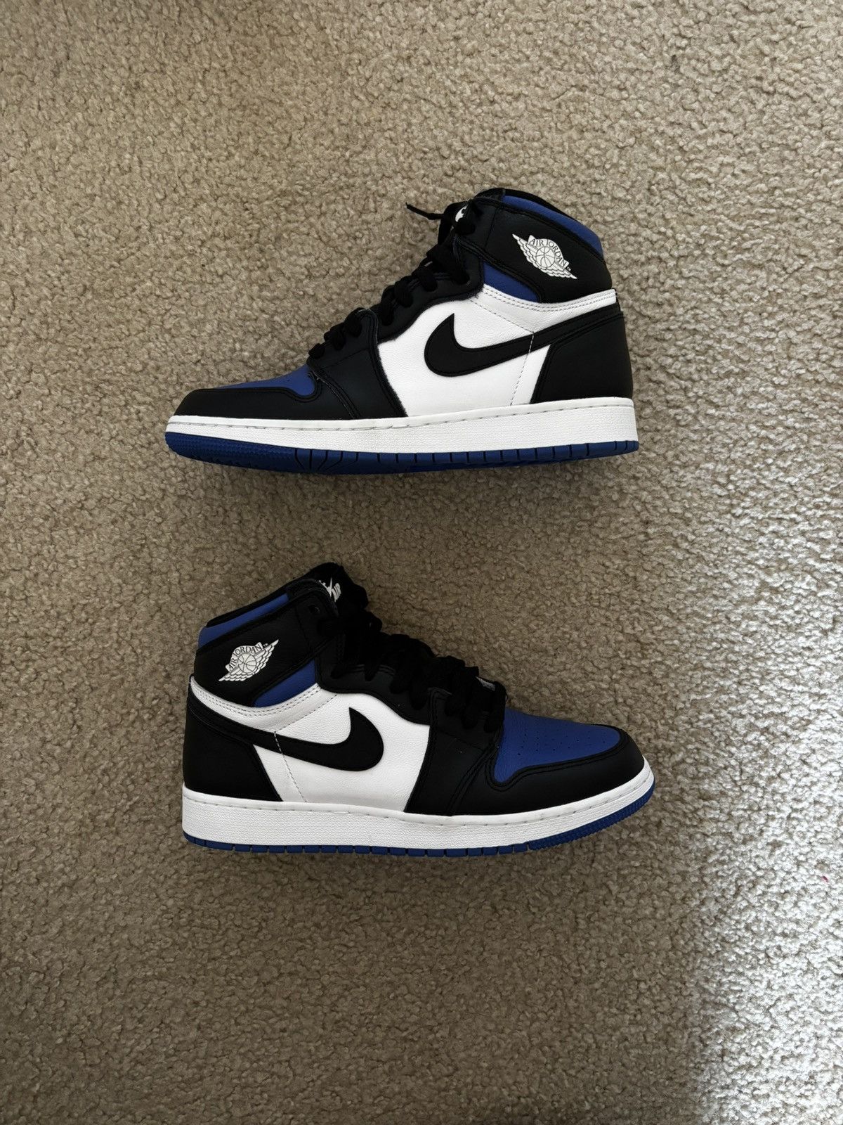 Nike Air Jordan 1 High Retro OG "Royal Toe" (GS/Juniors) (2020) Size US 6.5 / EU 39-40 - 1 Thumbnail
