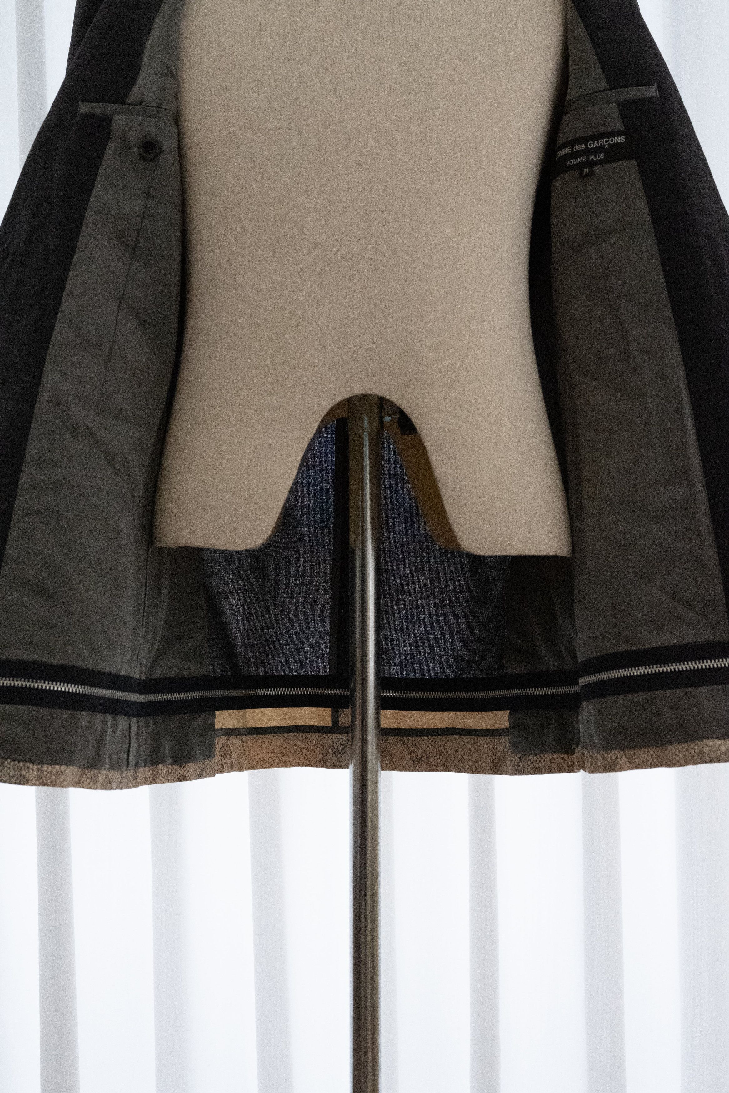 Comme des Garcons Homme Plus SS2002 COMME DES GARCONS HOMME PLUS SNAKESKIN HEM BLAZER Size 42R - 11 Thumbnail