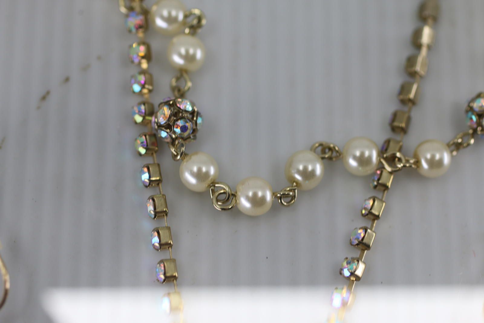 The Unbranded Brand Vtg Gold Tone Bow Necklace & Earrings Set Pearl Rhinestone Size ONE SIZE - 12 Thumbnail