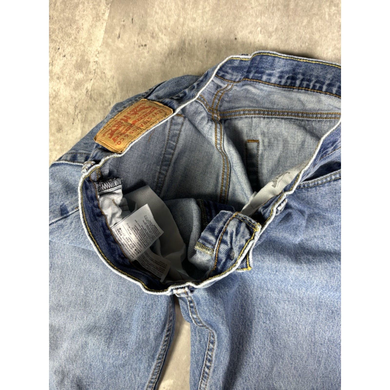 Levi's VINTAGE Levi's 505 Jeans Straight Denim 36x29 Men Regular 90s USA Retro Medium Blue Cotton Jeans Size US 36 / EU 52 - 6 Thumbnail