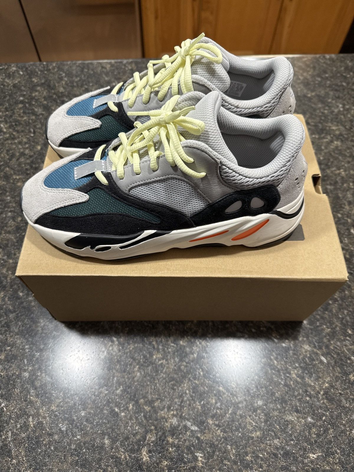 Adidas × Yeezy YEEZY BOOST 700 x ADIDAS Size US 8 / EU 41 - 4 Thumbnail