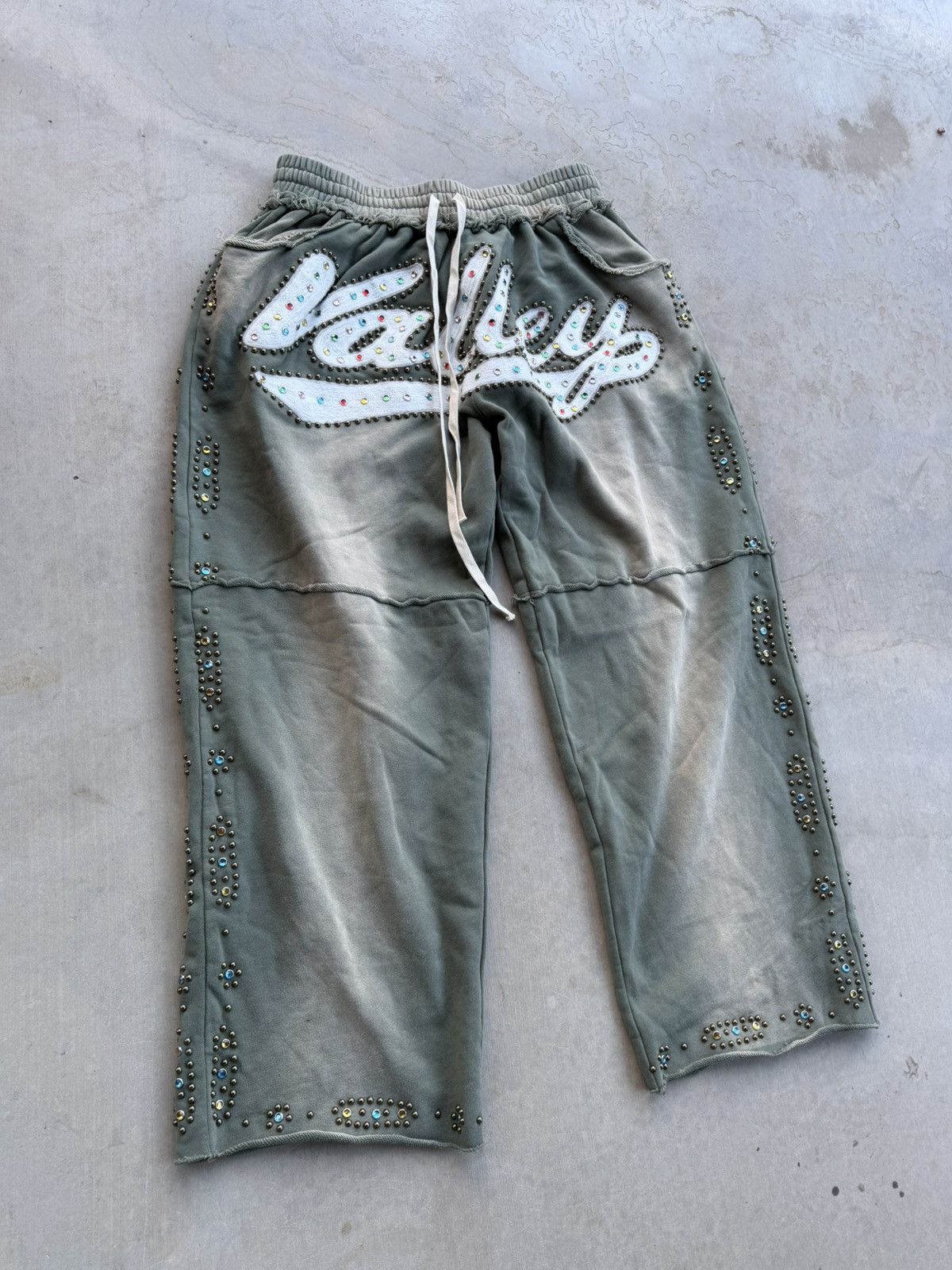 Vale Vale Forever Green Skittle Sweatpants Size Medium l NWT Size US 32 / EU 48 - 3 Thumbnail