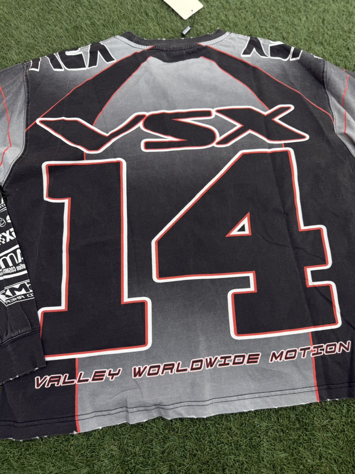 Vale Valley Dreams Racing Long Sleeve Tee Size (XL) NEW Size US XXL / EU 58 / 5 - 6 Thumbnail