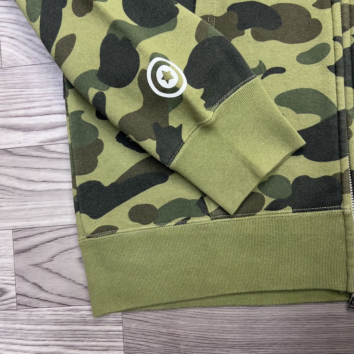 Bape Bape Shark Hoodie With Removable Patches Size L Size US L / EU 52-54 / 3 - 23 Thumbnail