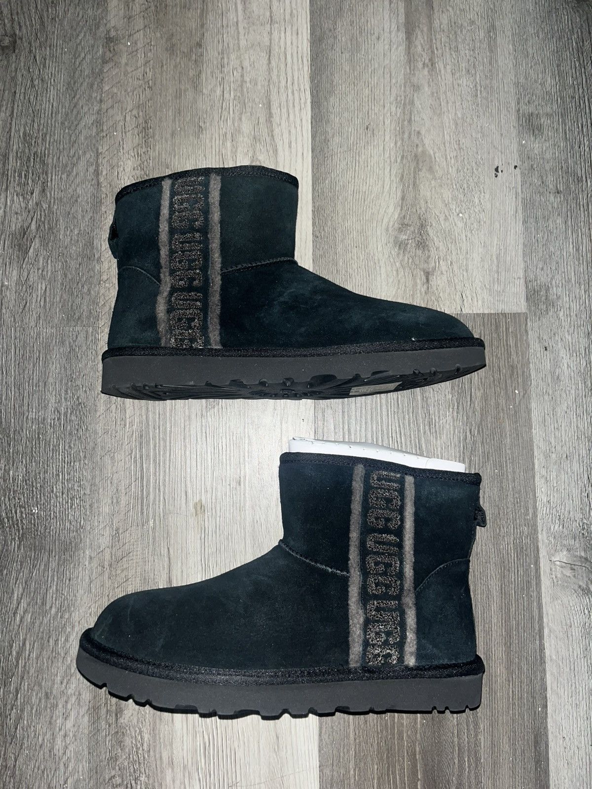Ugg W CLASSIC MINI SHEARLING LOGO Size US 9.5 / IT 39.5 - 1 Thumbnail