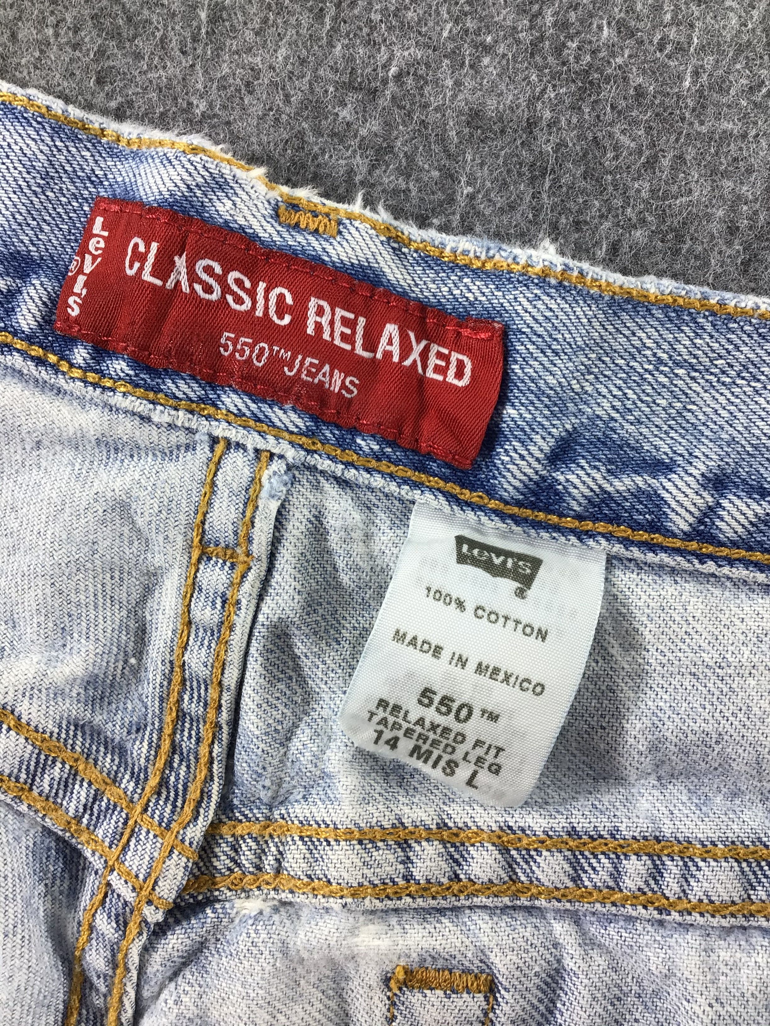 Levi's Vintage Levis 550 Jeans Distressed Faded Blue -J584 Size US 33 - 11 Thumbnail