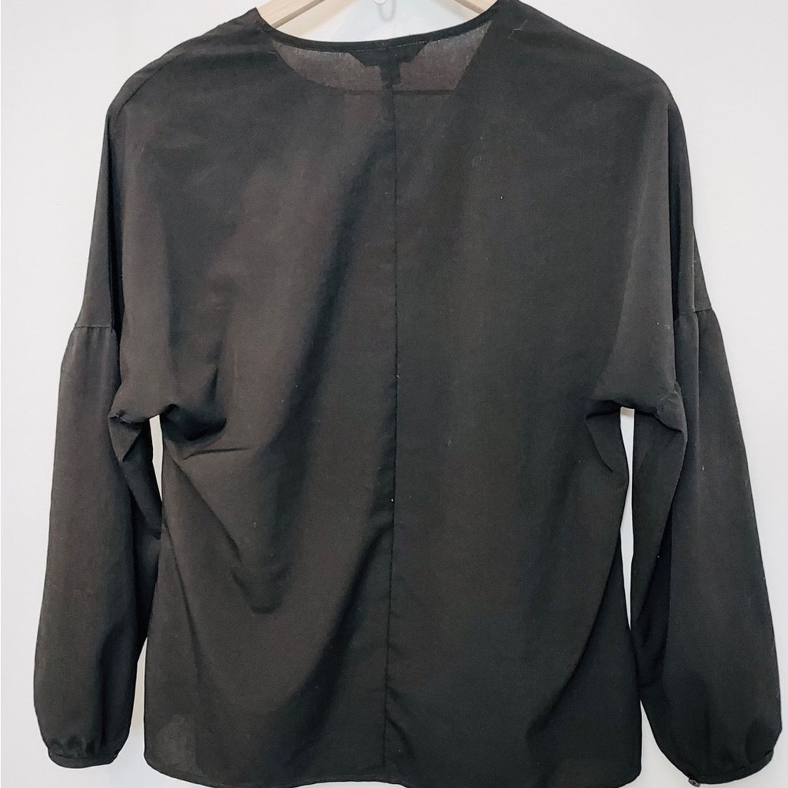 Banana Republic Banana Republic Black Lightweight V-Neck Shirt Blouse Top Size S / US 4 / IT 40 - 3 Thumbnail