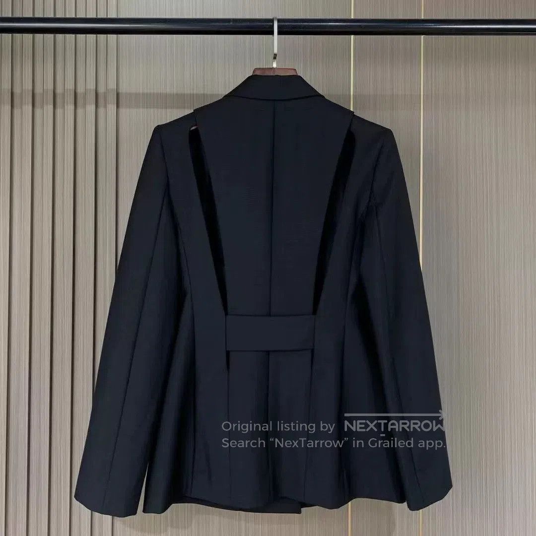 Givenchy Givenchy Women's Metal Buckle Blazer. Size XS / US 0-2 / IT 36-38 - 2 Thumbnail