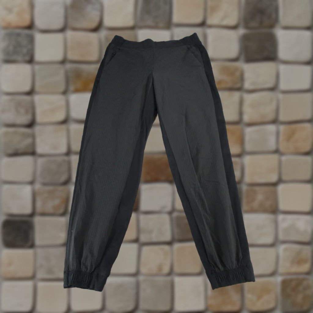 Athleta Athleta Joggers Womens 4 Black Tapered Pull On Nylon Polyester Spandex Pants Shirt? Size 27" / US 4 / IT 40 - 1 Thumbnail