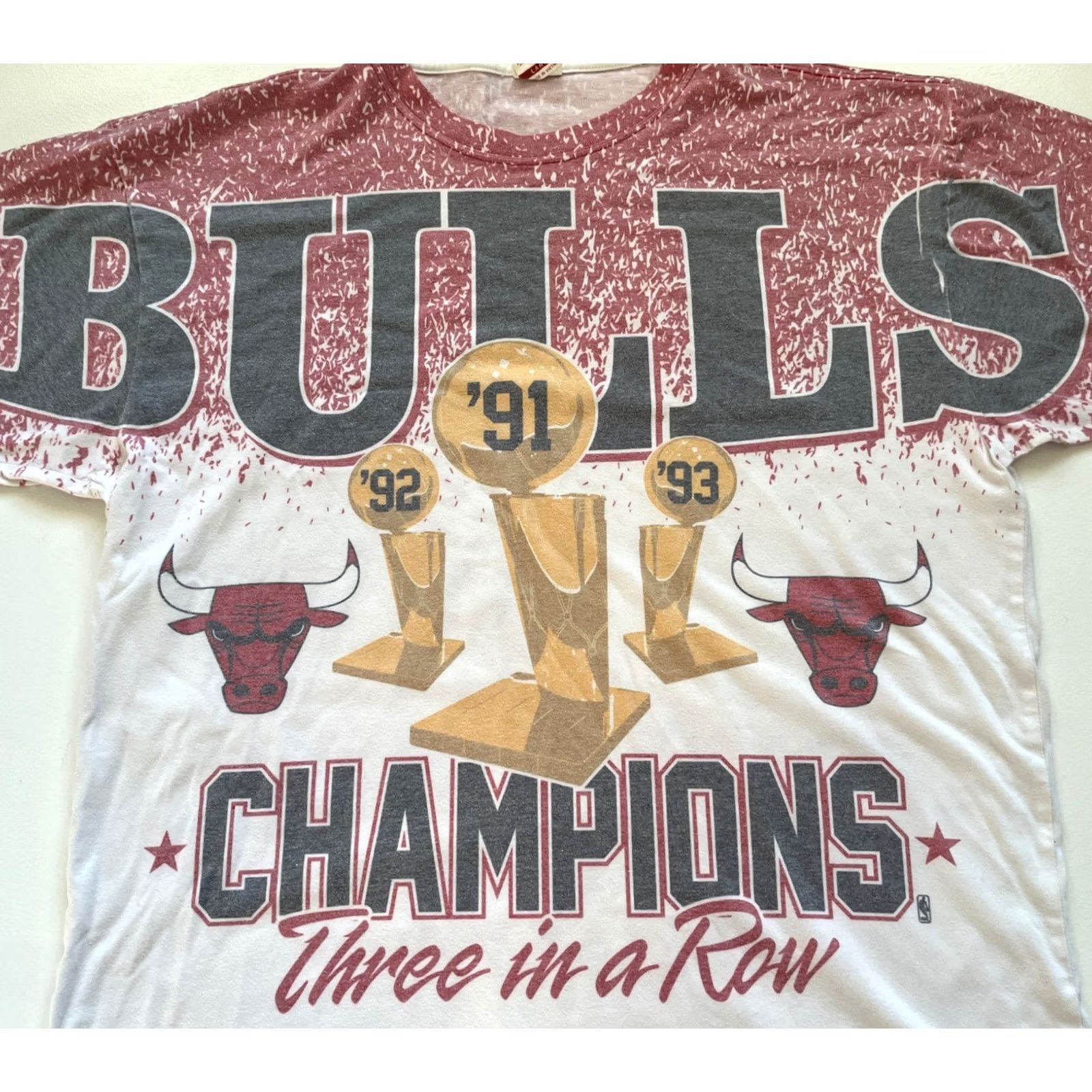 Mitchell & Ness VINTAGE Mitchell & Ness Chicago Bulls T-Shirt Sz L Three in a Row Champions 90s Basketball Mens Size US L / EU 52-54 / 3 - 5 Thumbnail