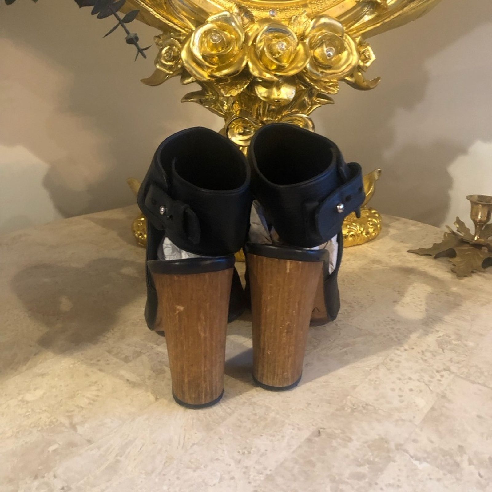 Vince Vince. Open heal leather strap thick heel Size US 7.5 / IT 37.5 - 5 Thumbnail