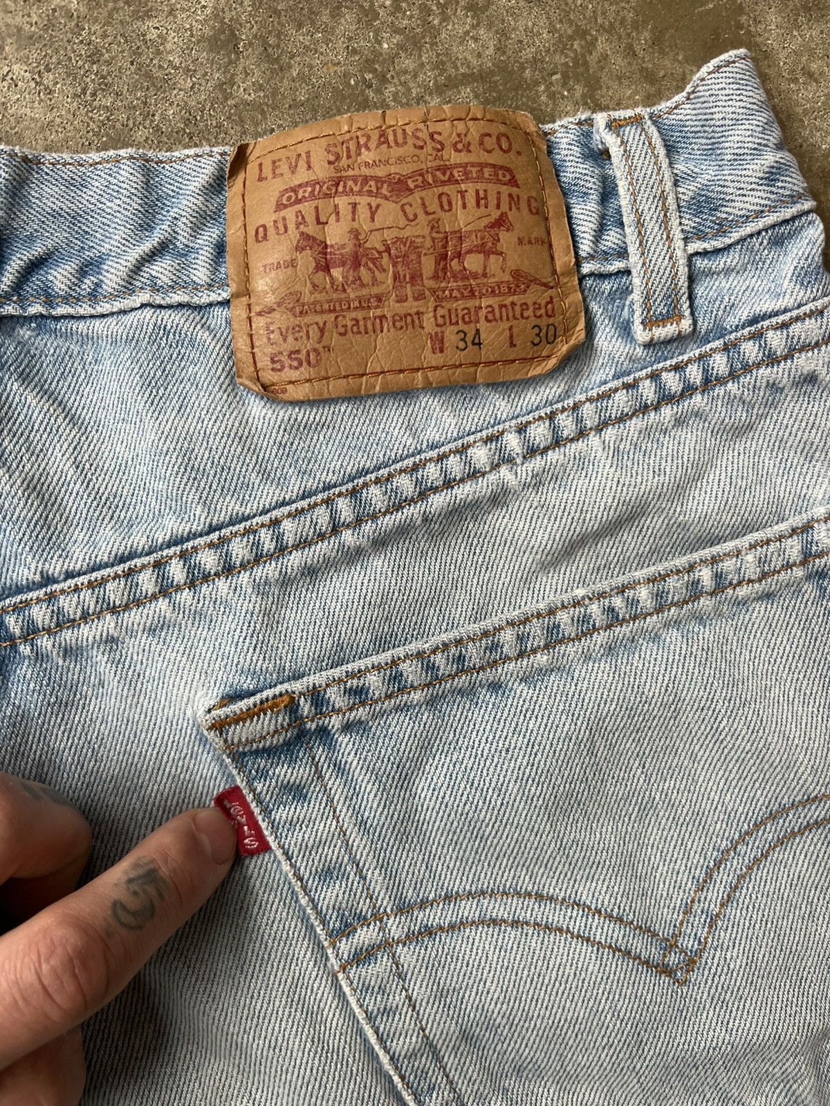 Levi's × Vintage Vintage Levi’s 550 Light Wash Denim Size US 30 / EU 46 - 9 Thumbnail