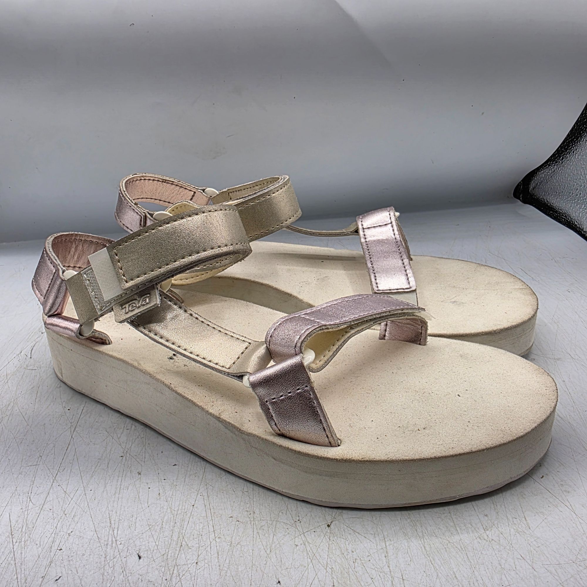 Fotografik Fux Iridescent Teva Iridescent Flatform Sandals Teva