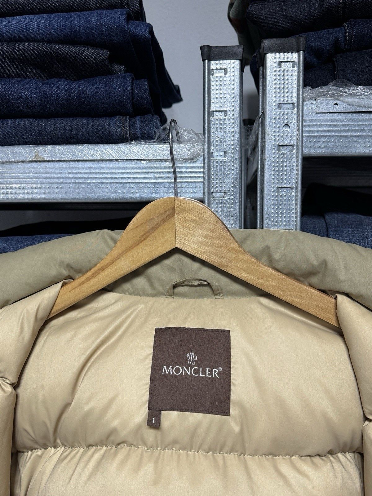 Moncler Vintage MONCLER Down Puffer Womens Bomber Jacket Size 1 Size S / US 4 / IT 40 - 14 Thumbnail