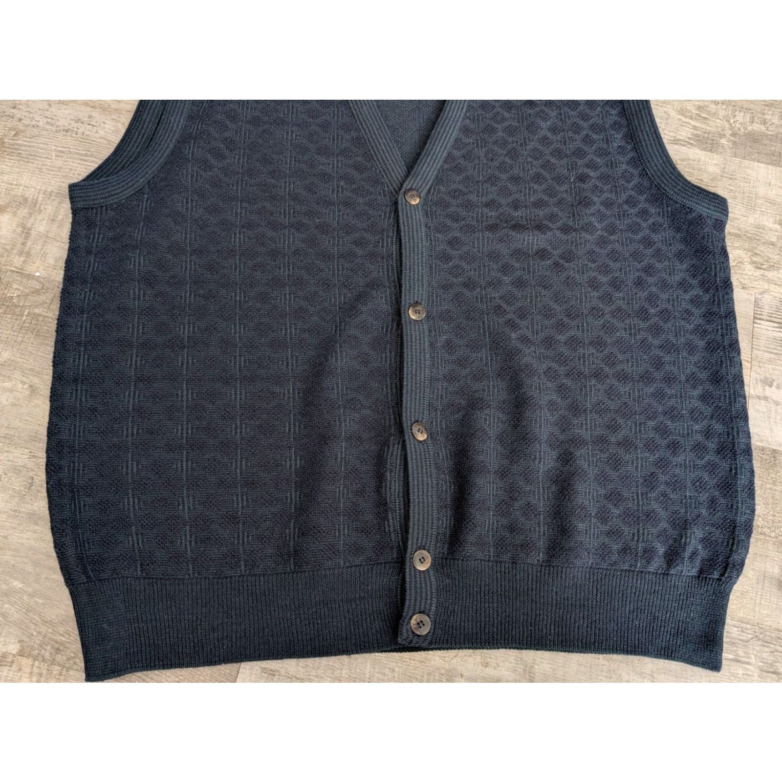Croft & Barrow VINTAGE Croft & Barrow Wool Cardigan Sweater Vest Size Large Tall Italy Made Size L / US 10 / IT 46 - 3 Thumbnail