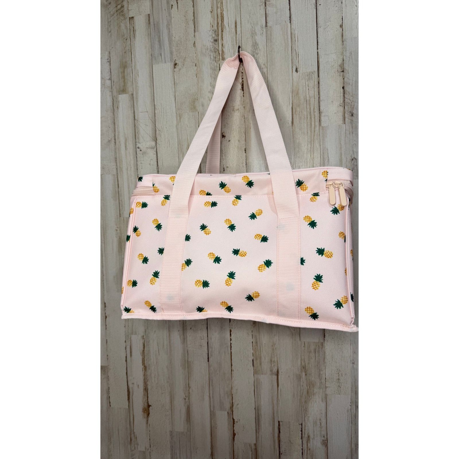 Kate Spade NWT Kate Spade NY Pink Pineapple Print Insulated Cooler Bag Size ONE SIZE - 4 Thumbnail