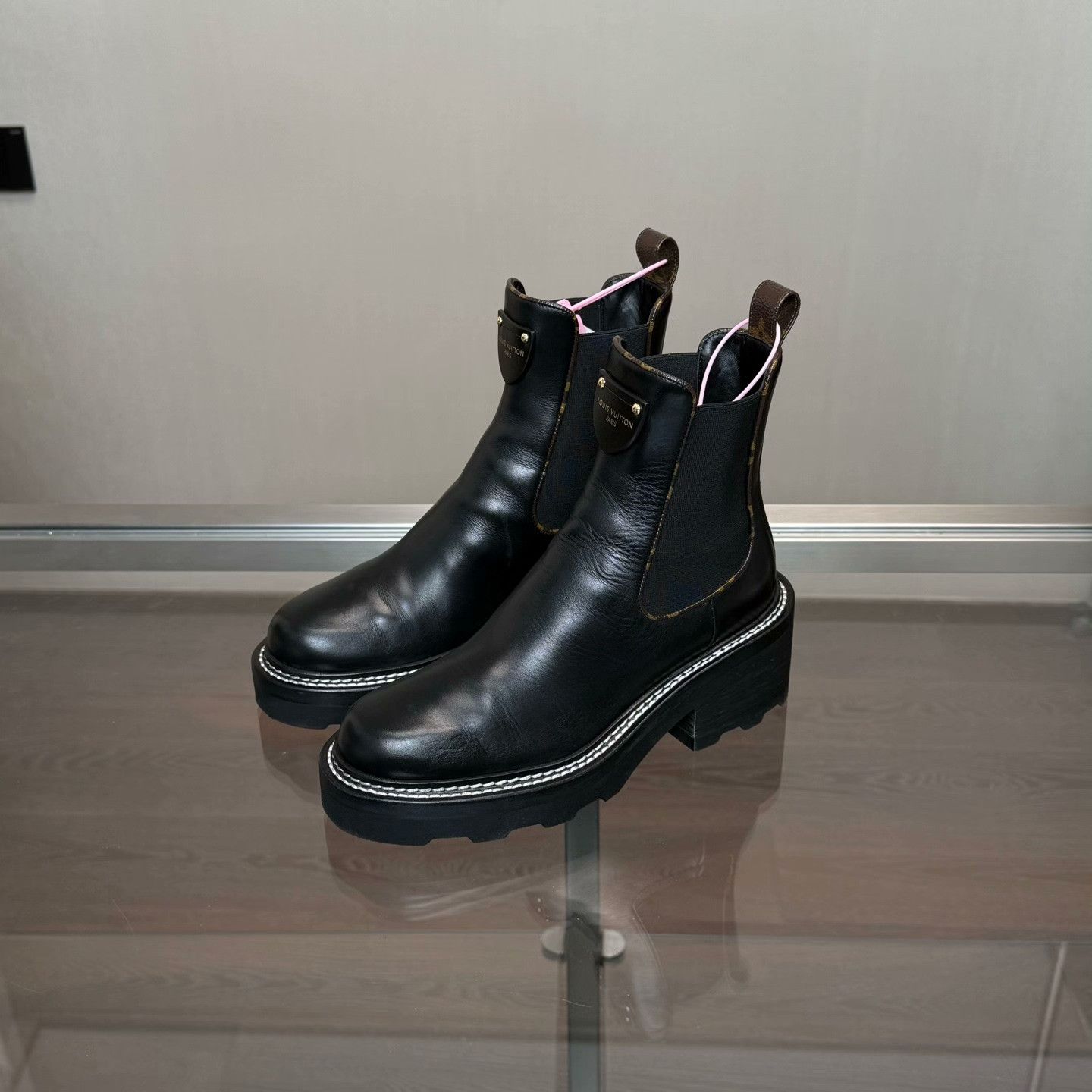 Louis Vuitton Louis Vuitton Boots 36 Women Size US 6 / IT 36 - 1 Thumbnail
