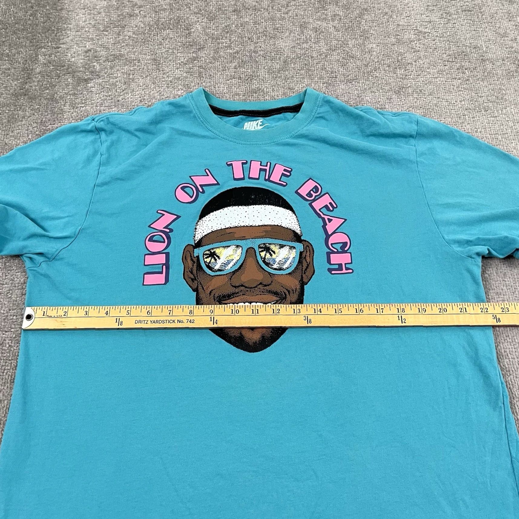 Nike Nike LEBRON JAMES Shirt Mens XL Blue Lion On The Beach Graphic Basketball Tee LBJ NBA Shirt Men XL Blue Lion Beach Graphic Nike Size US XL / EU 56 / 4 - 6 Thumbnail