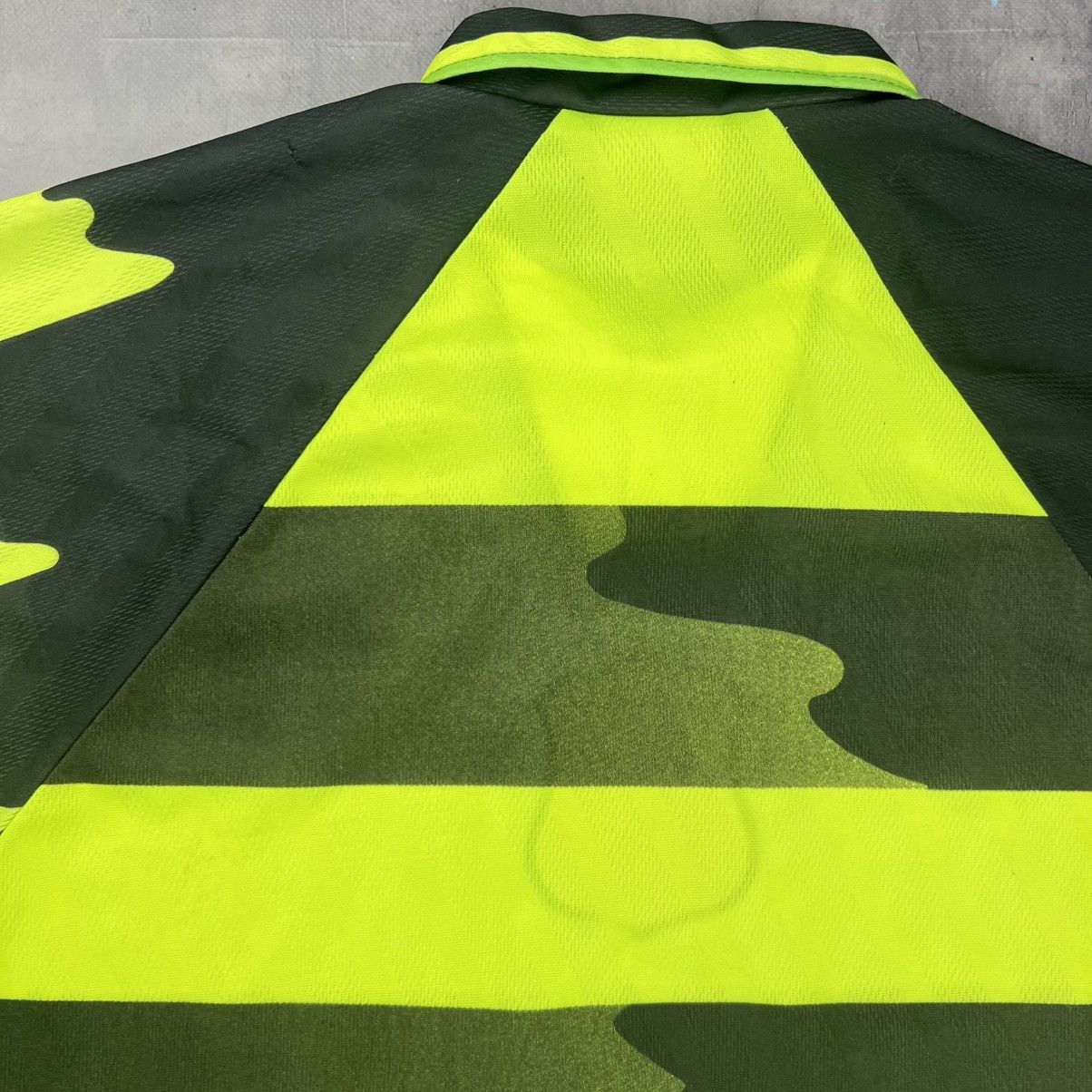 Umbro Rare! Celtic 1996/97 Umbro Soccer Jersey Shirt Vintage Size US XL / EU 56 / 4 - 18 Thumbnail