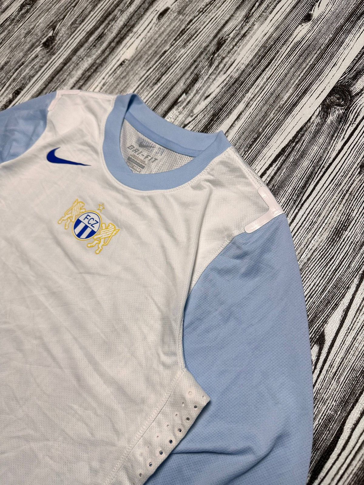 Nike Rare Nike FC Zurich Player Issue Training Top 2014-15 size M Size US M / EU 48-50 / 2 - 2 Thumbnail