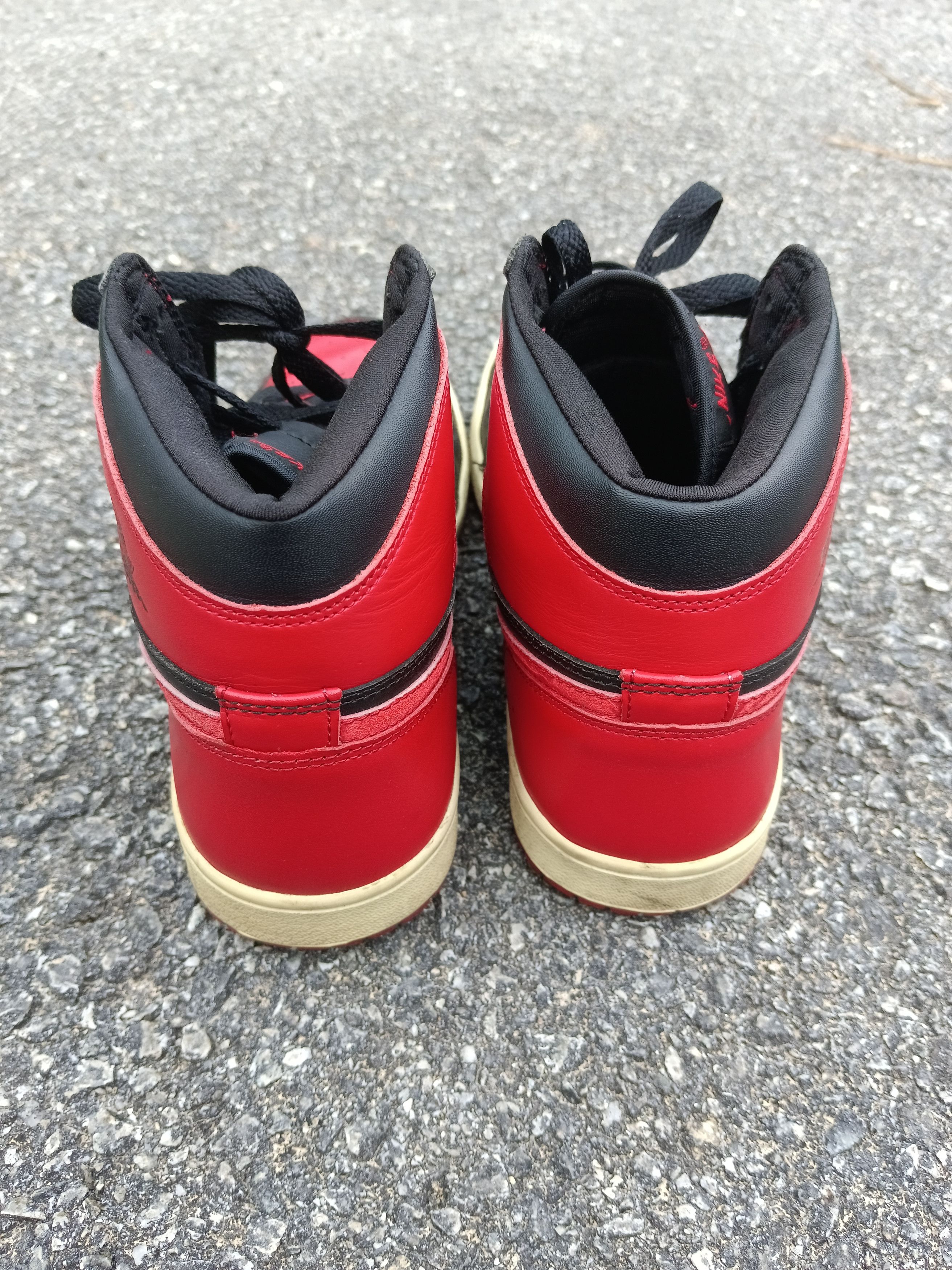 Jordan Brand NIKE AIR JORDAN 1 RETRO BRED 2001 VINTAGE SNEAKERS Size US 10 / EU 43 - 4 Thumbnail