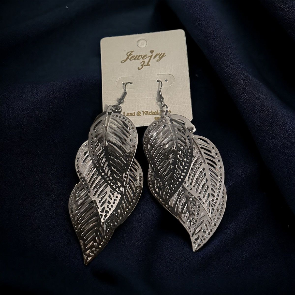 Other Silver tone filigree dangling leaves earrings Size ONE SIZE - 1 Thumbnail