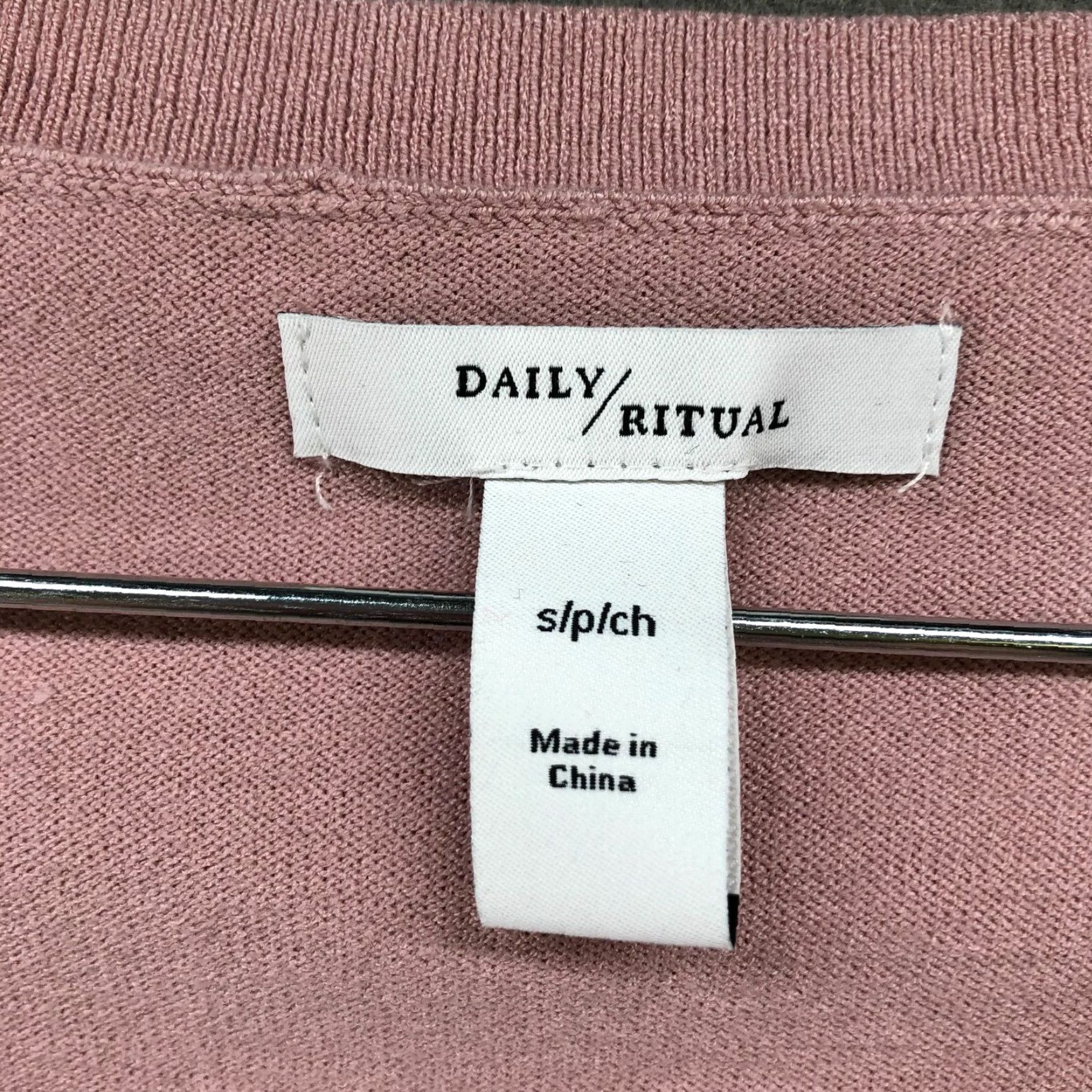 Vintage NWT Daily Ritual Pink V-Neck Sweater Womens S Tight Knit Lightweight Stretch Modern Pattern Solid Pullover Long Sleeve Knit Fashion Size S / US 4 / IT 40 - 6 Thumbnail